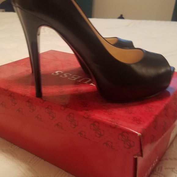 Heels - Picture 4 of 4